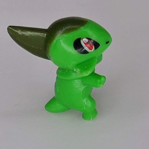 Pokemon 2000s Mini Vinyl PK Gumball Miniature Size Axew Action Figure - Picture 3 of 8